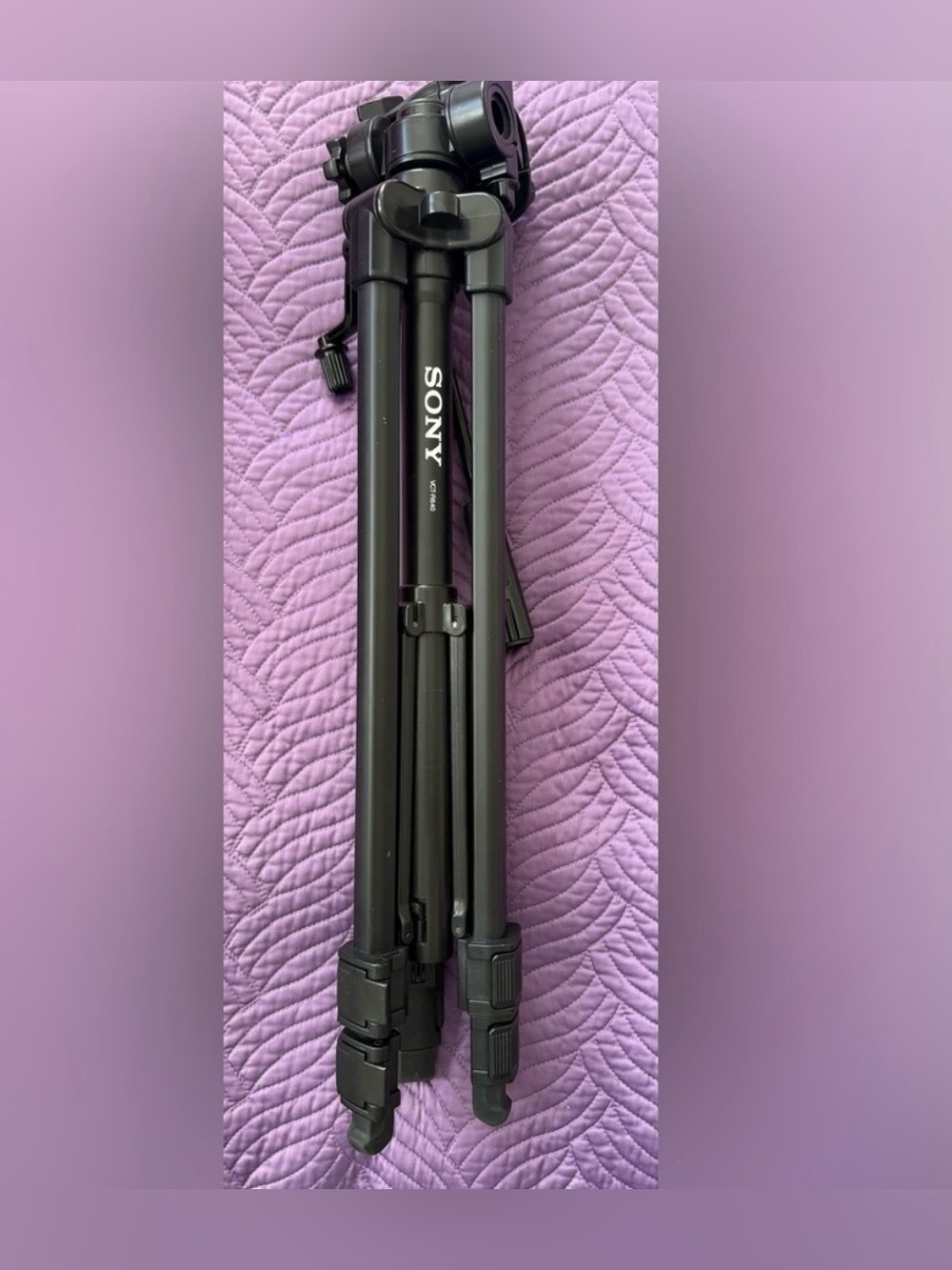 Barely used  Sony VCT-R640 Lightweight Video and photography Tripod